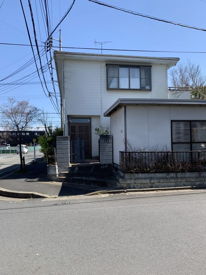 鎌倉市で電線にかかったカナメモチを安全伐採｜住宅密集地で行った伐採作業事例 - After